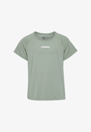 Lichtgroene t-shirt met korte mouwen van gladde stof, met een ronde hals en een geprinte logo "HUMMEL" in het wit over de borst.