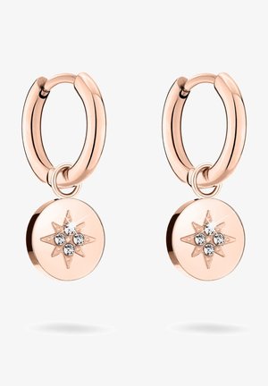 Boucles d’oreilles créoles en or rose avec des breloques rondes présentant une étoile gravée et quatre cristaux clairs étincelants incrustés.
