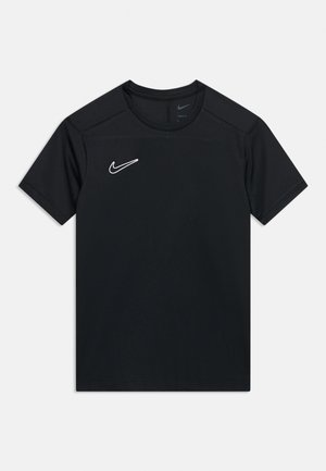 Czarna koszulka sportowa Nike Dri-FIT z krótkim rękawem i białym logo Nike na górnej lewej stronie klatki piersiowej.