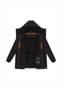 Veste d'hiver noire à capuche ouverte pour montrer l'intérieur matelassé avec un passepoil orange et le logo "Stone Harbour" à l'intérieur du col.