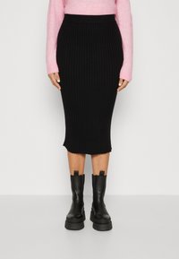 ONLY Carmakoma CARFIA SKIRT - Ozko oprijeto krilo - black