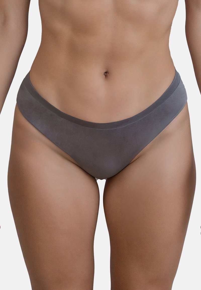 Graue nahtlose Bikiniunterwäsche mit glatter Textur und tiefem Schnitt. Das Design verfügt über einen breiten Bund und einen minimalistischen Stil.