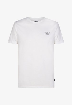 Tricou alb cu mânecă scurtă și decolteu rotund, cu logo mic negru „Petrol Industries” pe partea superioară stângă a pieptului.