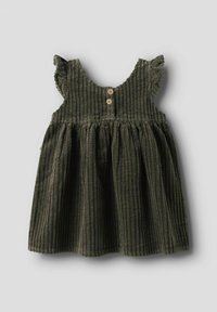 Robe en velours côtelé vert avec des bretelles froncées, fermeture à boutons dans le dos et jupe froncée. Caractéristiques d'une texture côtelée verticale.
