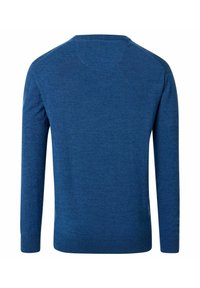 Blauwe lange mouwen trui, ronde hals, geribde manchetten, gebreide textuur. Eenvoudig ontwerp zonder zichtbare patronen of hardware.