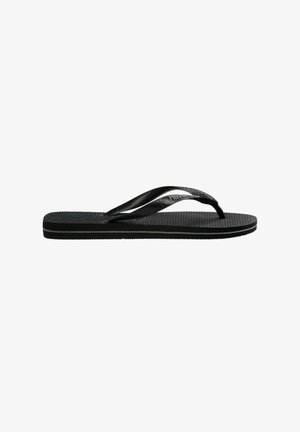 Chanclas negras de goma. Presentan una suela texturizada, tiras finas y una franja blanca contrastante a lo largo del borde. Diseño simple y plano.