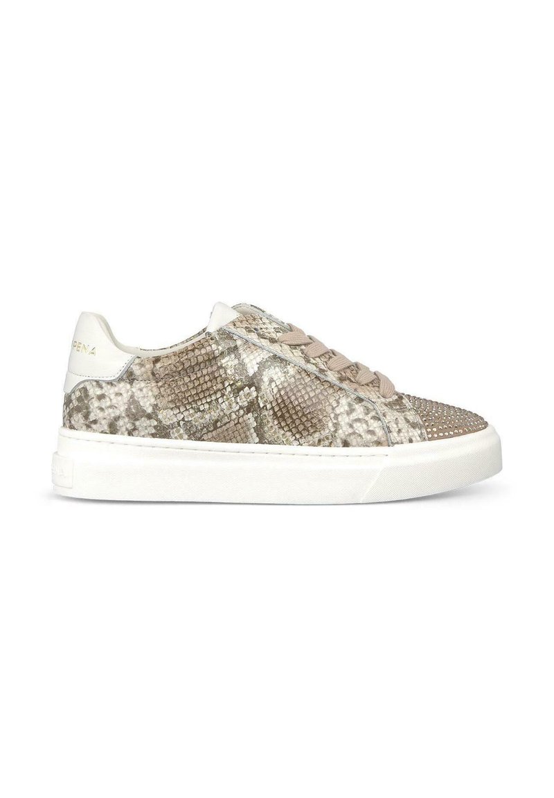 Sneakers con una toma in stampa serpente beige e marrone chiaro texturizzata, suola in gomma bianca e lacci abbinati. Design minimalista con accenti sottili.