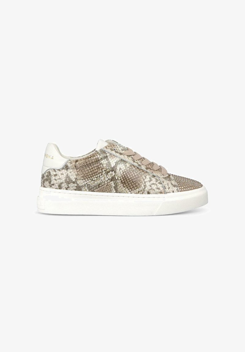 Sneakers z teksturowanym beżowym i jasnobrązowym nadrukiem węża, białą gumową podeszwą i pasującymi sznurówkami. Minimalistyczny design z subtelnymi akcentami.