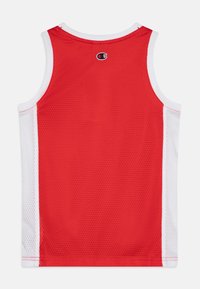 Punane võrgust tank top, millel on ümmargune kaelus, valged külgpaneelid ja tugevdatud õmblused. Championi logo ülemisel seljal. Hingav kangas.