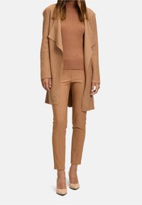 Betty Barclay Manteau court - brown