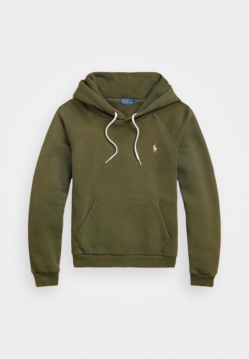 Olivgrön hoodie med en känguruficka, vita snören och en liten gul logotyp på bröstet. Har ribbade muddar och nederkant.