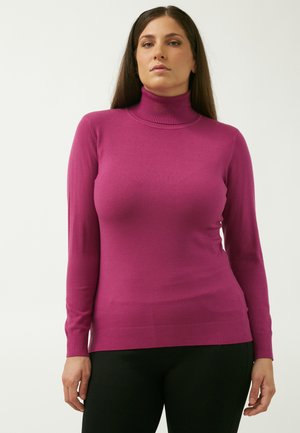 Maglione aderente con collo alto in magenta vibrante. Texture morbida e liscia con maniche lunghe e polsini e orlo a costine.