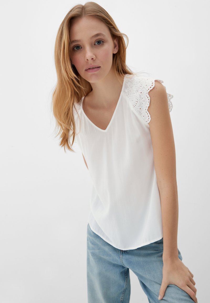 QS MIT BRODERIE ANGLAISE - Blouse - ecru