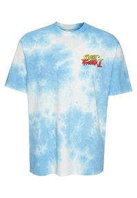 Kaiser modrý tričko z bavlny s batikovaným vzorem, kulatým výstřihem a krátkými rukávy. Logo "Street Fighter II" v červené a žluté barvě na levé straně hrudi.