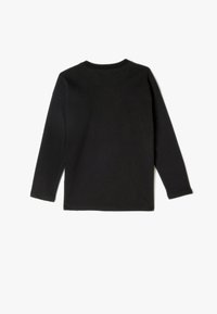 Camiseta de manga larga negra hecha de algodón, con cuello redondo y dobladillo recto. Textura suave sin patrones o acentos visibles.