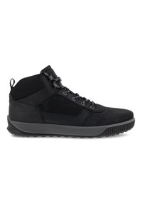 Sneaker nere alte con un finish in suede liscio, dettagli in rete, suola in gomma e un distintivo sistema di chiusura con lacci e toggle.