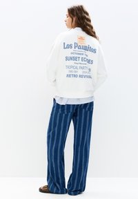 PULL&BEAR GRAPHIC LABEL - Felpa - white
