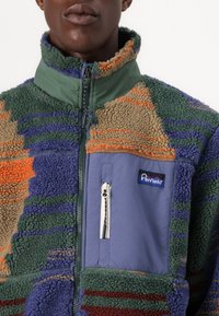 Penfield FOREFOUNDERS MATTAWA JACKET - Flísová bunda - rum raisin