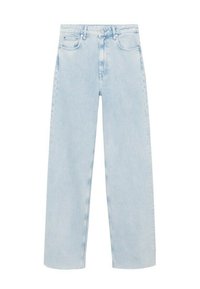 Jeans de mezclilla azul claro con corte de pierna recta, pretina estándar, cinco bolsillos y un desvanecimiento sutil. Tejido texturizado con un acabado suave.