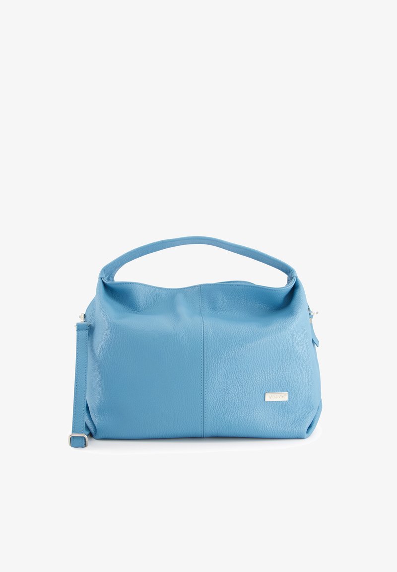 Niebieska skórzana torebka o miękkiej teksturze, przestronnym fasonie, z pojedynczą rączką i regulowanym paskiem. Posiada srebrną metalową metkę marki.