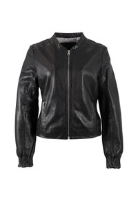 Zwarte leren jas met een ronde kraag, frontale ritssluiting, gatherende manchetten en een iets verkorte stijl. Vloeiende textuur met minimale details.