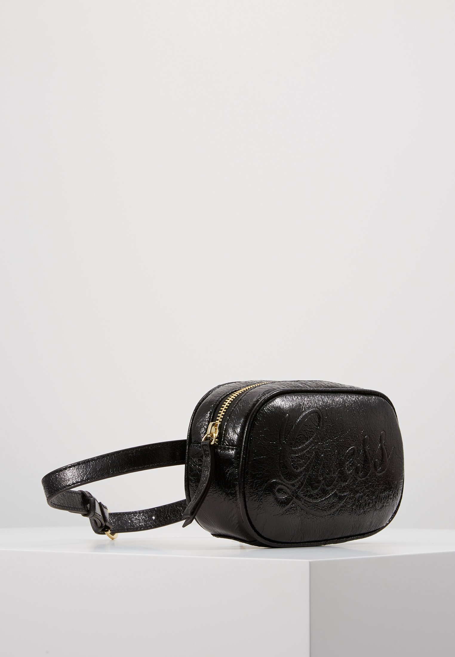 Guess JUNIOR BUM BAG Axelremsväska jet black Zalando.se Guess JUNIOR BUM BAG Axelremsväska jet black Zalando.se