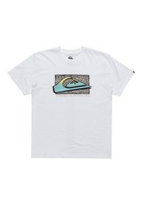 Camiseta de algodón blanca con un diseño gráfico texturizado que presenta una ola y la palabra "Quiksilver" en colores negro y teal. Manga corta.