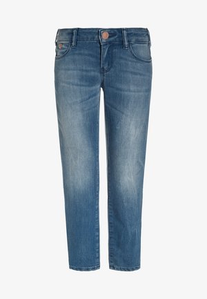 Vaqueros de mezclilla en azul medio con un patrón desteñido, diseño de cinco bolsillos, cierre de botón y piernas rectas. Longitud hasta el tobillo.