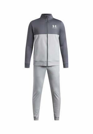 Heren tweekleurig grijs Under Armour trainingspak met een jas met ritssluiting en broek met elastische manchetten, met het Under Armour-logo op de borst en dij.