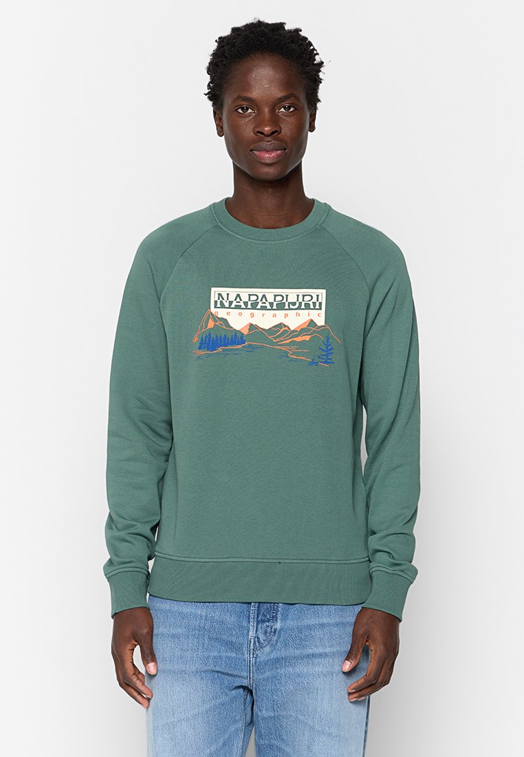 Zielona bawełniana bluza z okrągłym dekoltem, z grafiką gór w pomarańczowym i niebieskim kolorze. Rękawy oraz dół wykończone ribbanym ściągaczem, luźny krój.