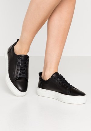 RECYCLED RUBBER SOLE - Joggesko - black