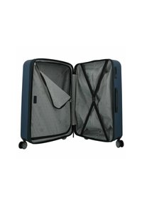 Blauwe hardschalige koffer met een grijze binnenkant, een binnen mesh-zak en X-vormige riemen. Stevige wielen voor gemakkelijke mobiliteit.