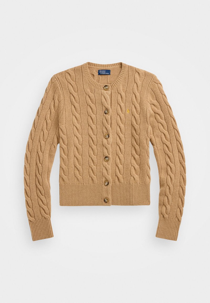 Beige neuletakki, jossa on pyöreä pääntie, napitus edessä, ribbireunat hihoissa ja helmassa. Pieni logo vasemmassa rinnassa.