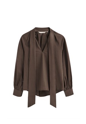 Blouse longue marron à manches longues avec un décolleté en V profond, cravate large attachée et poignets froncés.