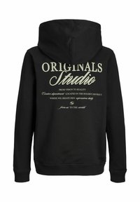 Svart hettegenser med en stor grafikk på baksiden i lysegrønn tekst, med ordene "Originals" og "Studio", samt flere mindre fraser.