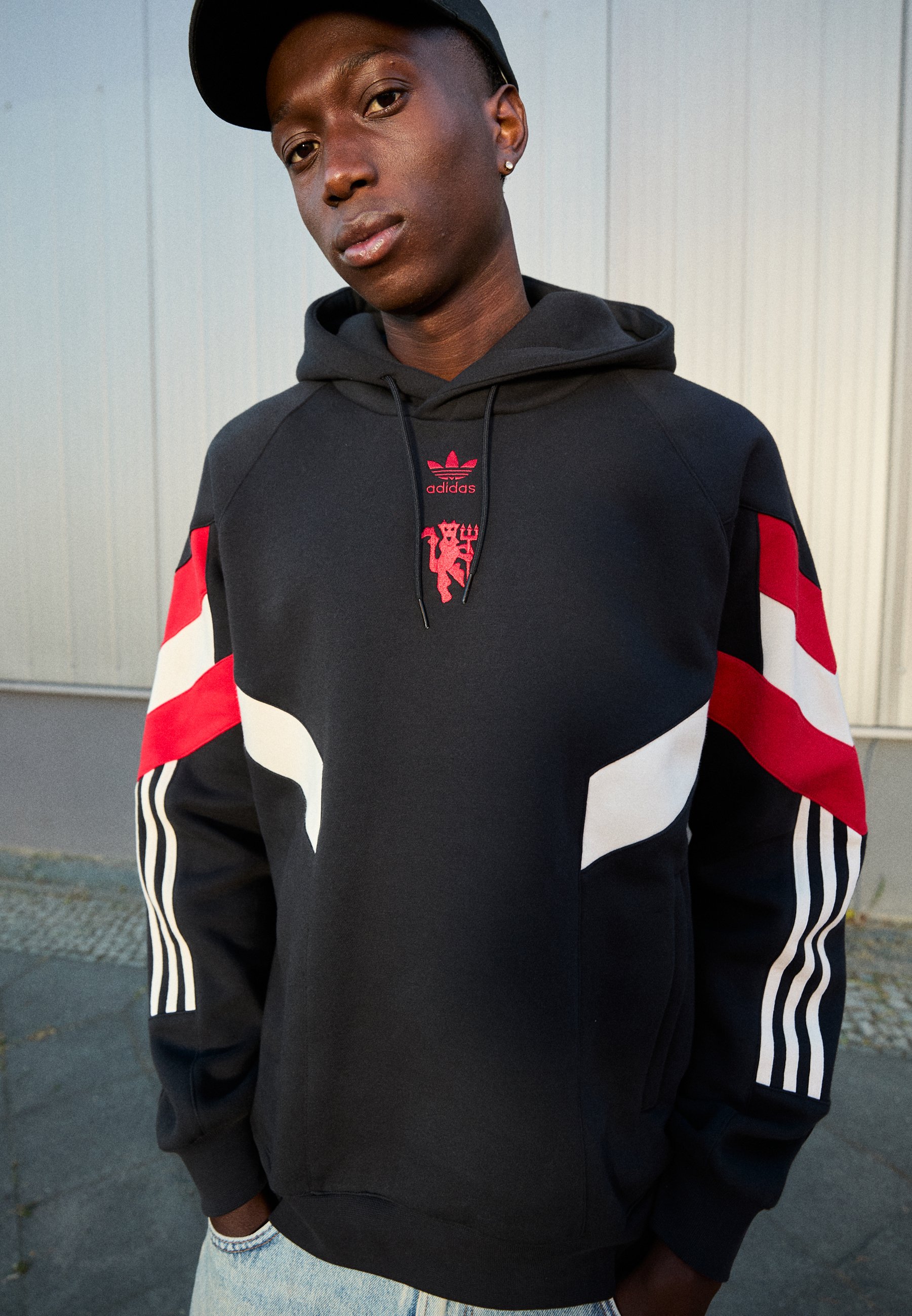 Manchester United Felpa Con Cappuccio Oversize Uomo - Pile Sherpa Foderato - Nero - The Pyjama Factory
