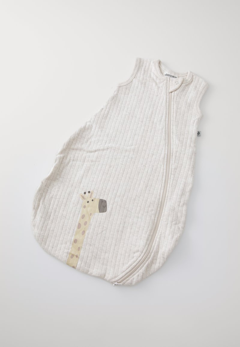 Beige ribota auduma miega guļammaiss ar rāvējslēdzēju, ar rotaļīgu žirafes dizainu uz priekšpuses. Strukturēta virsma, bez piedurknēm, noapaļota forma.