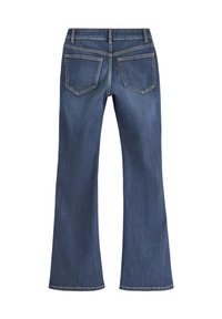 Blå denim flared jeans med mid-rise liv, to baklommer og kontraststing langs sømmene. Glatt tekstur, standard lengde.