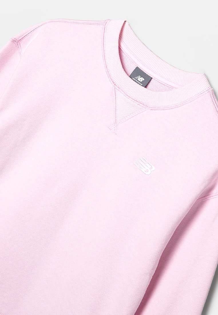 Rosa Sweatshirt mit geripptem Kragen und Saum. Verfügt über ein weißes Logo auf der Brust und einen weichen, strukturierten Stoff. Reguläre Passform.