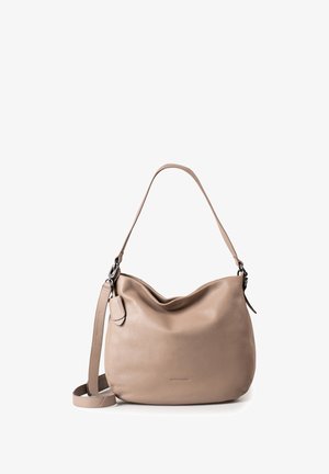 Beige Leder-Handtasche mit lässiger Form, geschwungenem oberen Rand, verstellbarem Riemen und einem kleinen Seitenetikett. Die Oberfläche hat eine strukturierte Textur und einen dezenten Glanz.