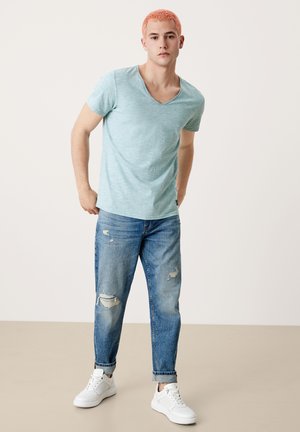 MIT V-AUSSCHNITT - Basic T-shirt - petrol stripes