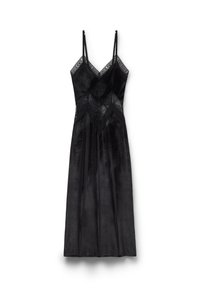 Czarna aksamitna sukienka z koronkowymi akcentami, cienkimi ramiączkami oraz dopasowanym gorsetem z diamentowym wzorem. Gładka faktura i długość do ziemi.