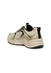 Sneaker elegante e moderno con un design in oro metallico e beige, caratterizzato da un tallone imbottito e un sistema di lacci, adatto per il tempo libero.