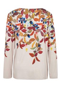 Langärmliges Oberteil in hellbeige mit buntem Blatt- und Beerenmuster in den Farben Rot, Orange, Blau und Grün; glatte Stoffstruktur.