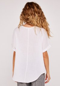 Apricot VNECK  - Camicetta - white