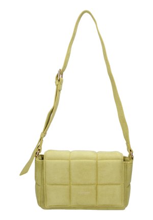 Borsa a tracolla in suede giallo imbottito con una singola tracolla regolabile, forma rettangolare e logo del marchio discreto sul davanti.