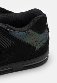 Globe SABRE - Sneakers basse - black/oil