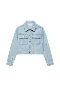 Ljusblå denimjacka i cropped stil med två bröstfickor, knäppning med knappar och slitna detaljer på ärmarna, med en fransad fåll.