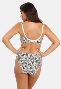Conjunto de bikini con un estampado floral verde y acentos en blanco y oscuro. Sujetador con almohadillas, tirantes ajustables y diseño de braguita de cintura alta.