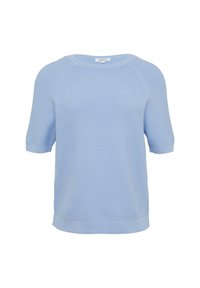 Pull en tricot bleu clair avec des manches raglan courtes et une bordure côtelée. La texture est lisse avec un motif de tissage subtil et uniforme.